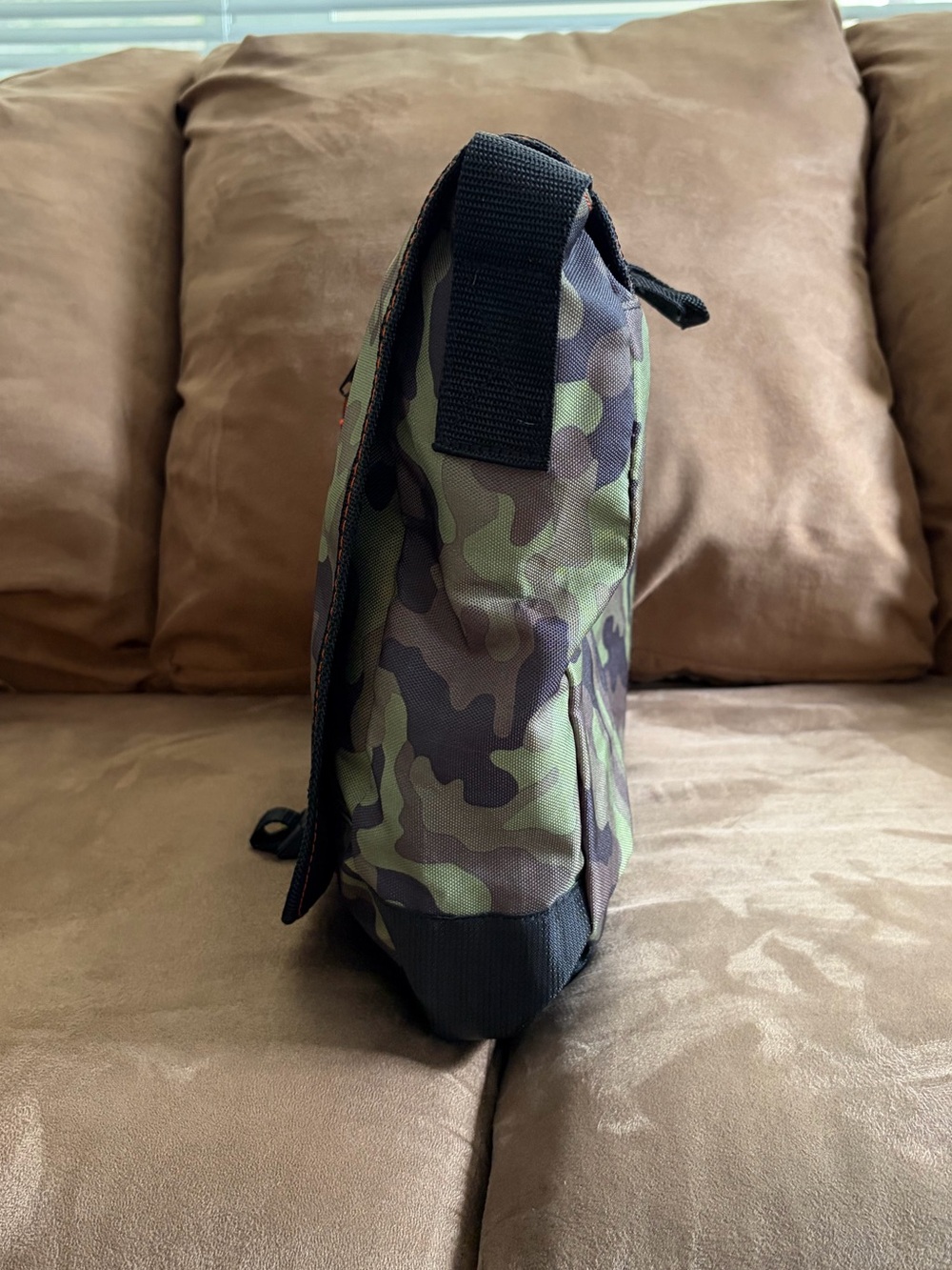 Old Navy Messenger Bag - Picture 5 of 13